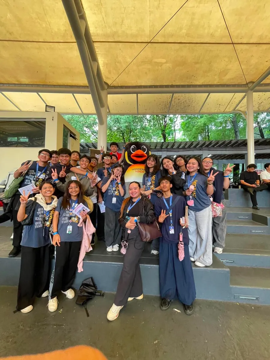 Students meeting the Wandering Minds penguin mascot